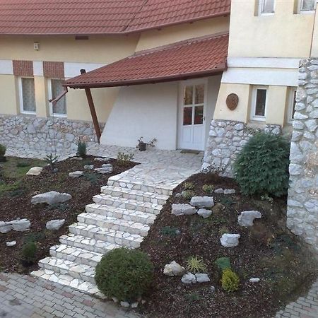 Marci Villa Печ Екстериор снимка