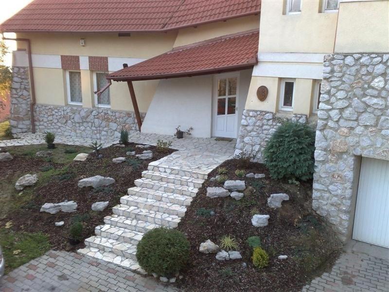 Marci Villa Печ Екстериор снимка