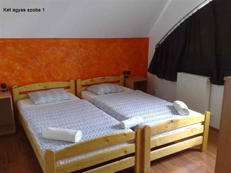 Marci Villa Печ Стая снимка